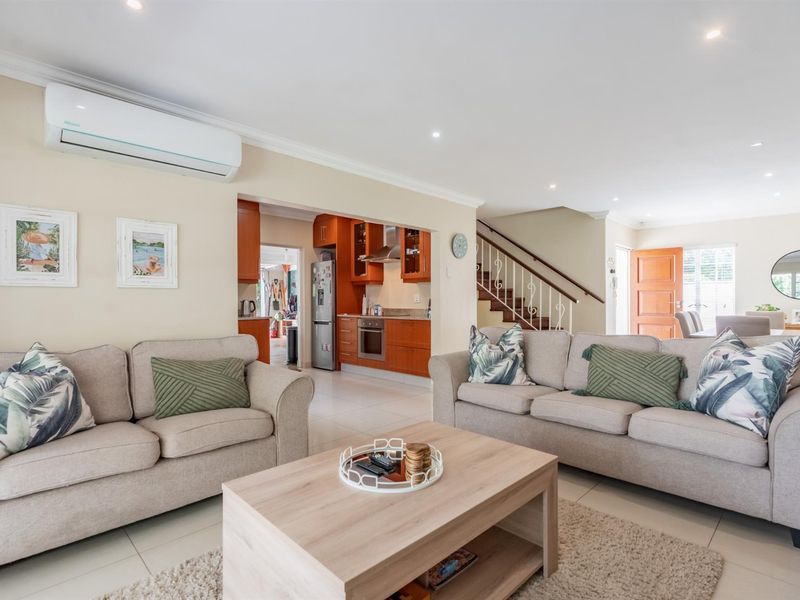 Easy Living in Prime Location - Photo 2