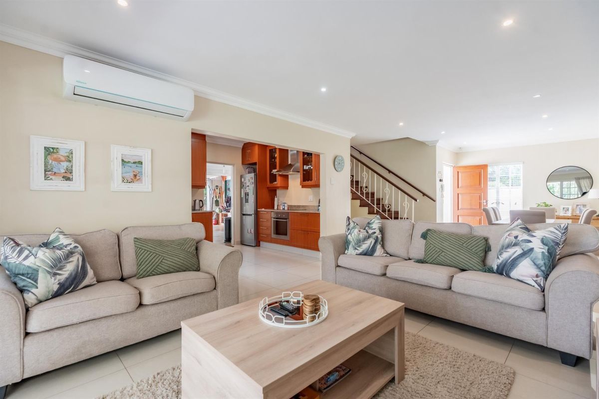Easy Living in Prime Location - Photo 2