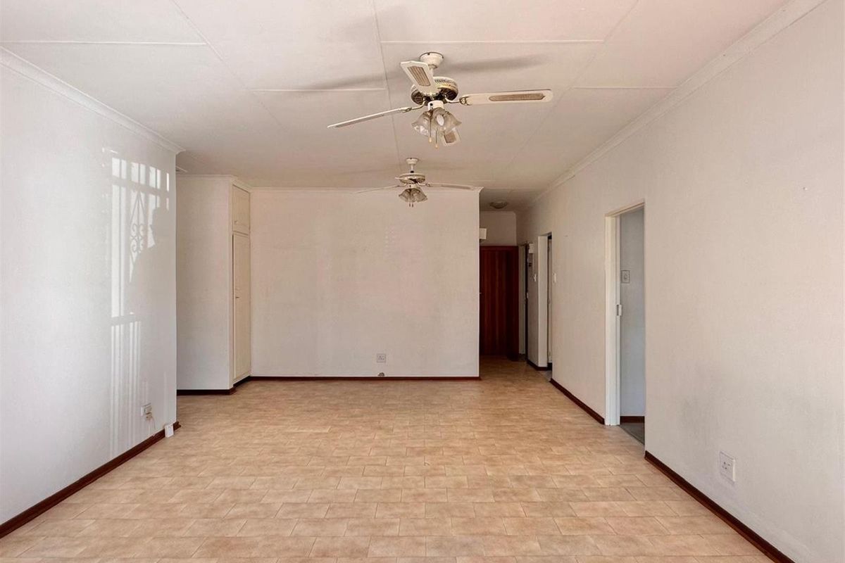 Modern 3-Bedroom Unit in Secure Central Complex with Private Garden - Photo 5