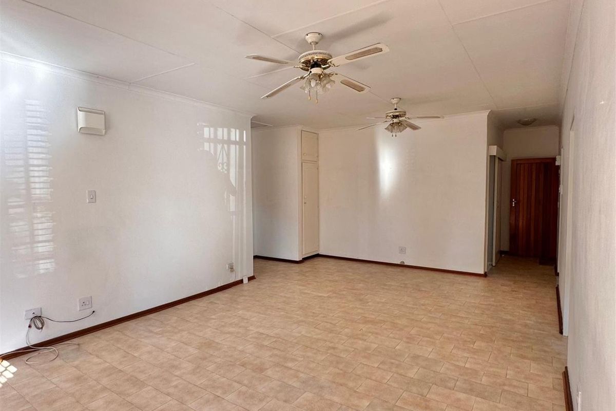 Modern 3-Bedroom Unit in Secure Central Complex with Private Garden - Photo 3