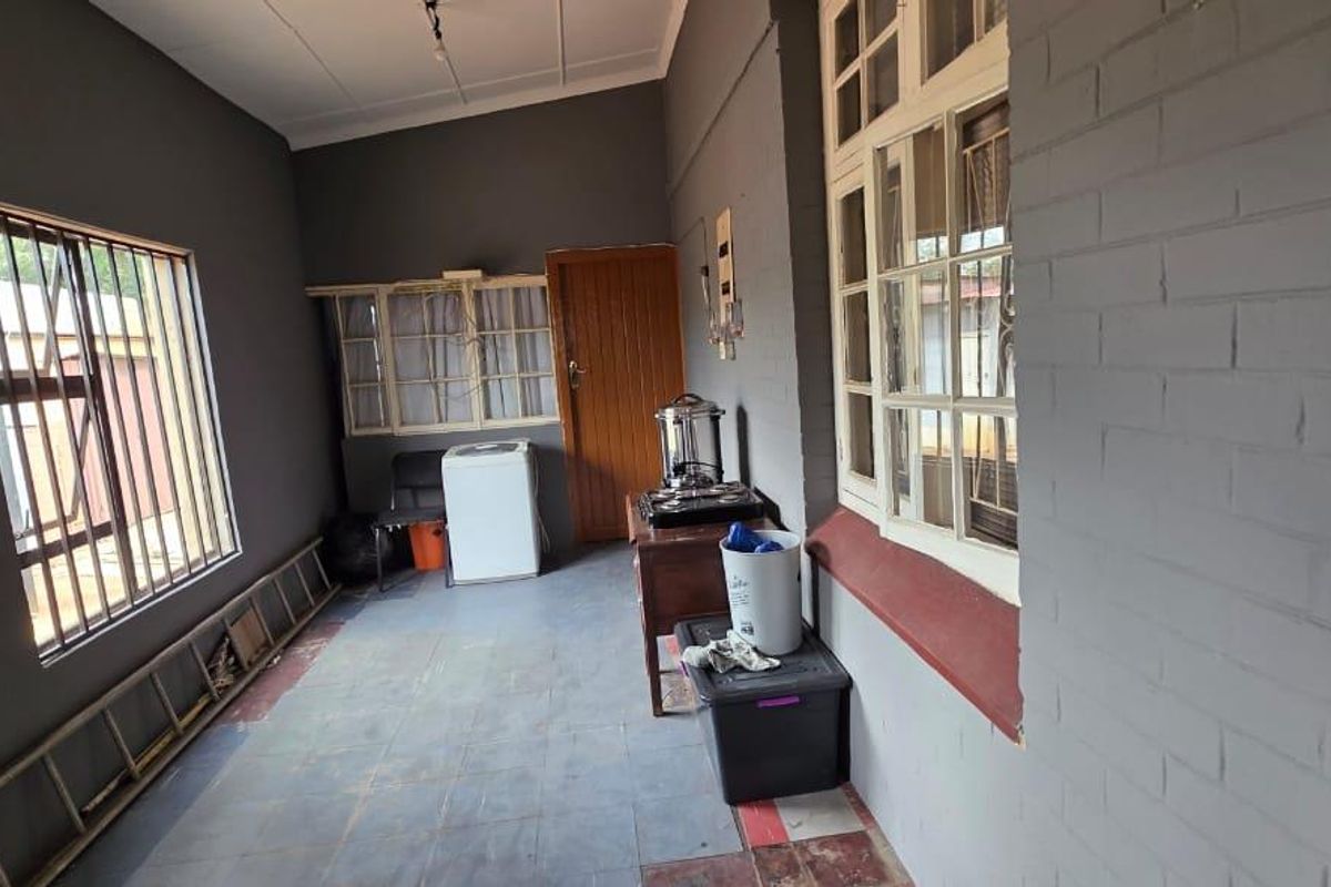 House For Sale in Springs Central, Springs - Photo 4