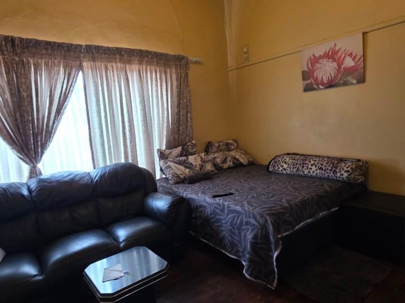 House For Sale in Springs Central, Springs - Photo 3