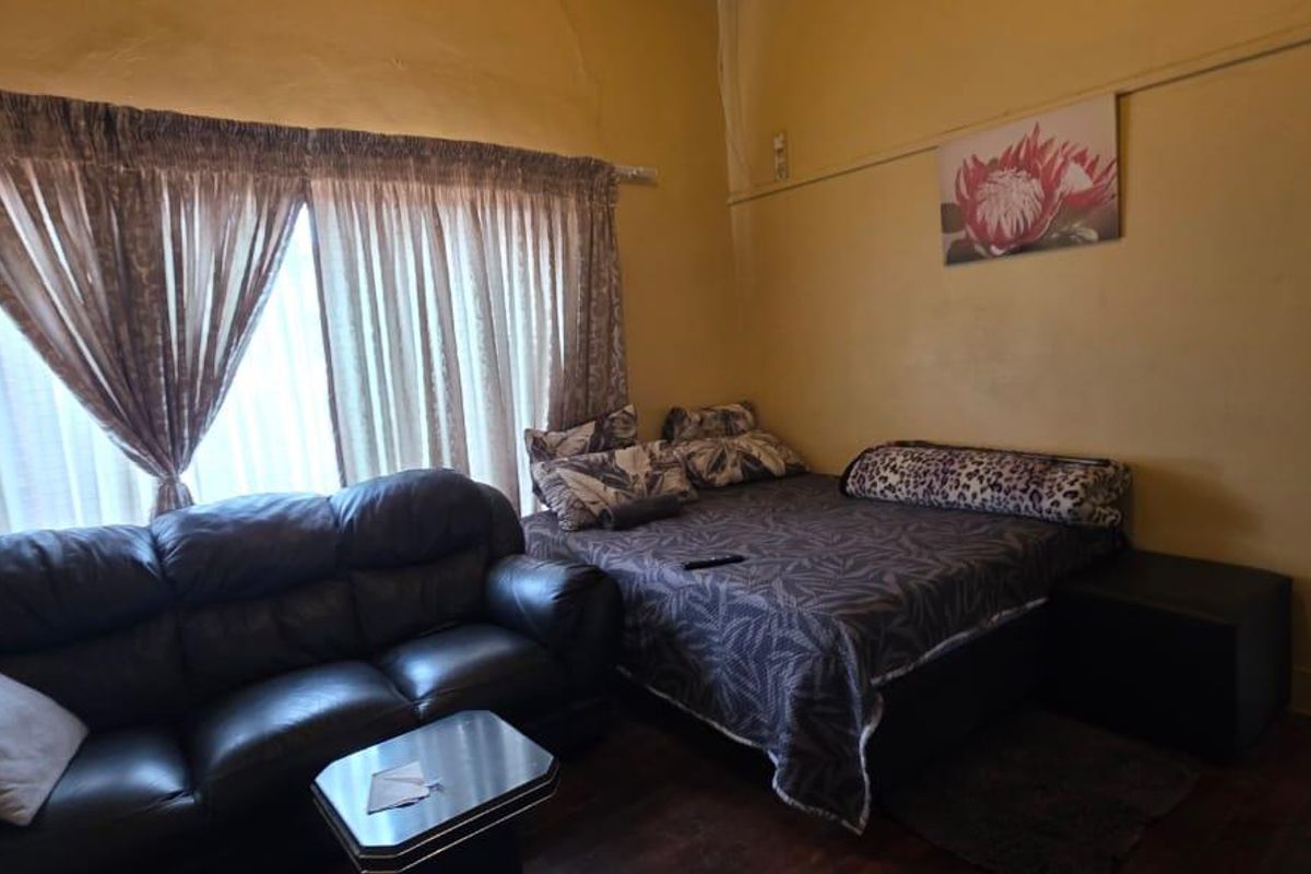 House For Sale in Springs Central, Springs - Photo 3