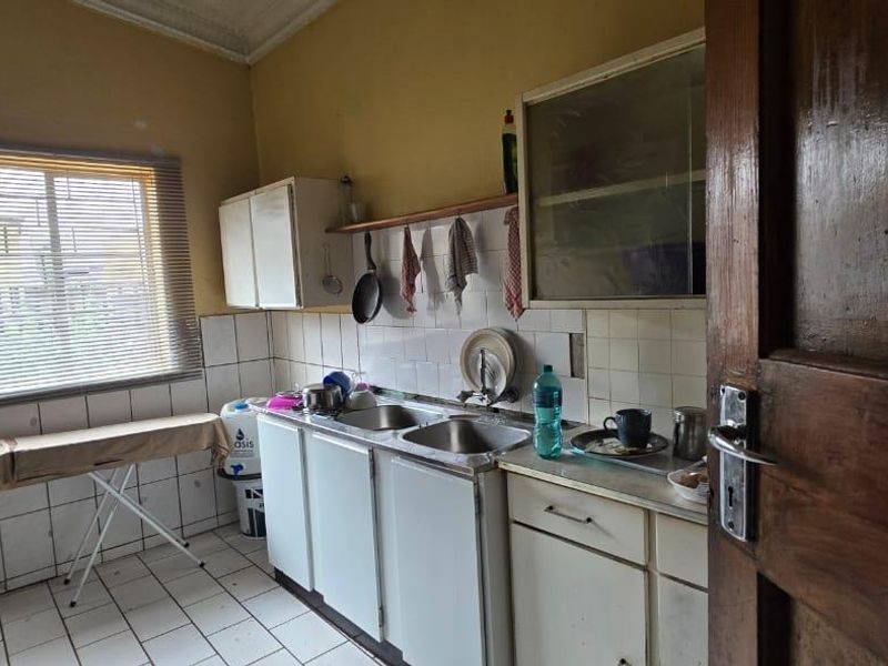 House For Sale in Springs Central, Springs - Photo 2