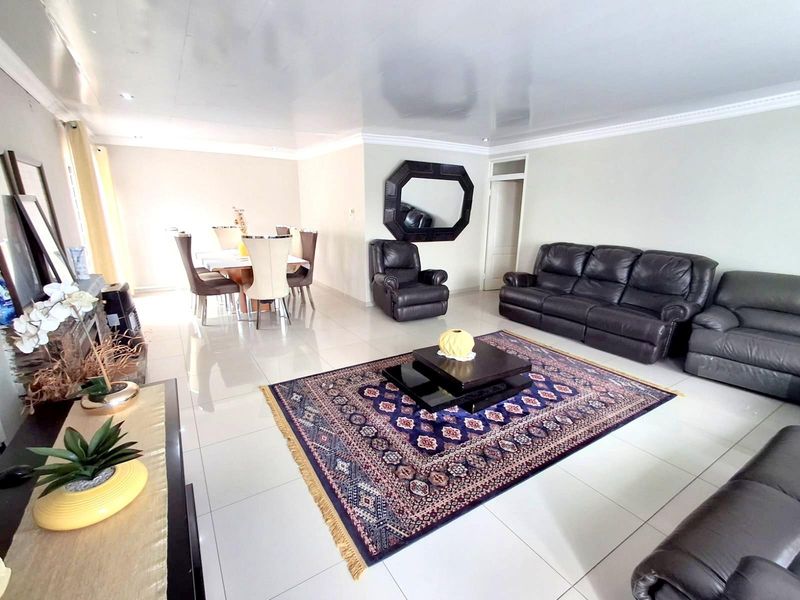 SPACIOUS FAMILY HOME IN THE HEART OF EDENVALE - Photo 3