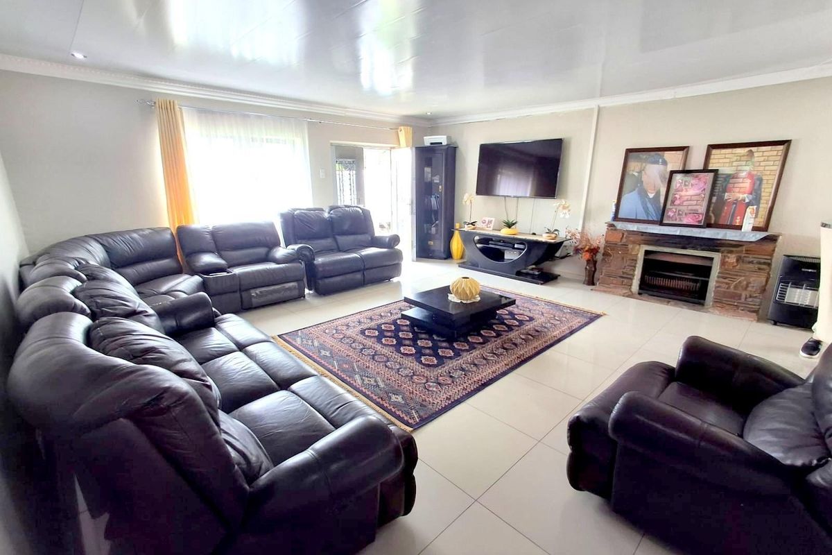 SPACIOUS FAMILY HOME IN THE HEART OF EDENVALE - Photo 4