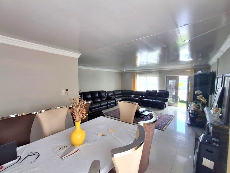 SPACIOUS FAMILY HOME IN THE HEART OF EDENVALE - Photo 5