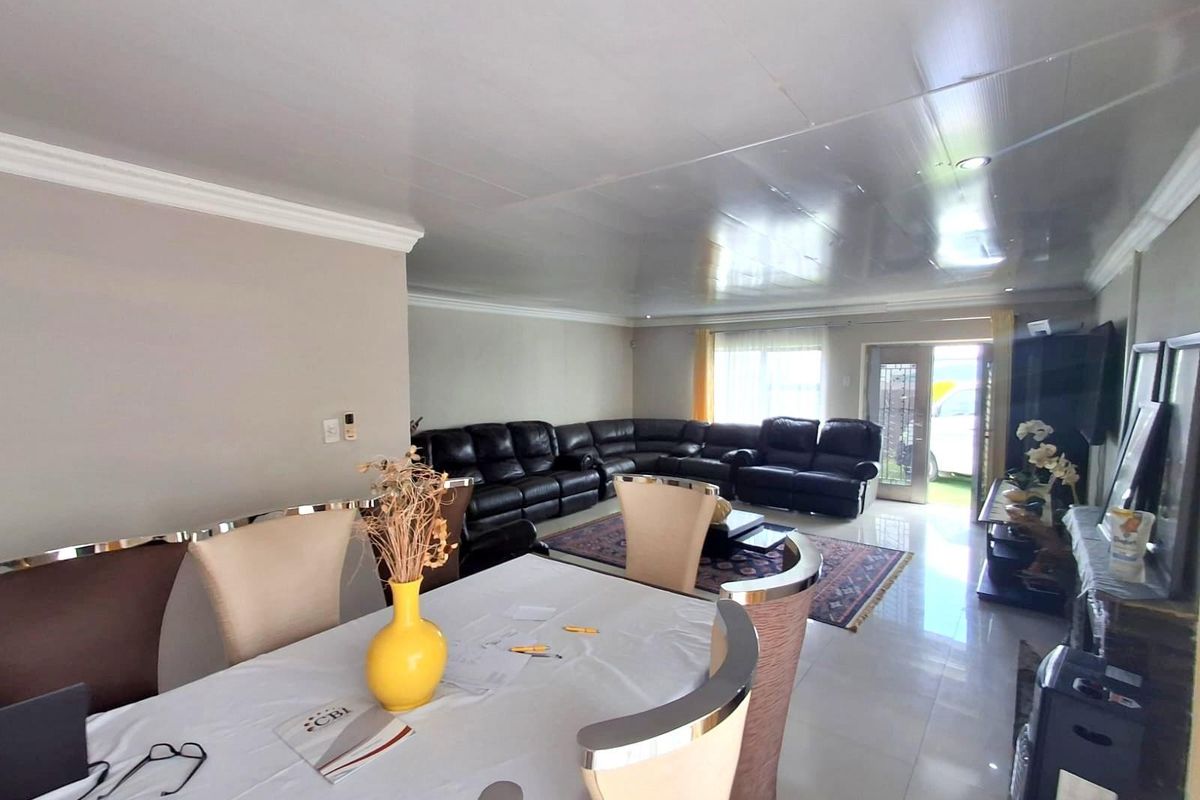 SPACIOUS FAMILY HOME IN THE HEART OF EDENVALE - Photo 5