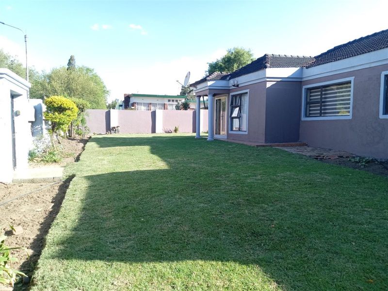 SPACIOUS FAMILY HOME IN THE HEART OF EDENVALE - Photo 2