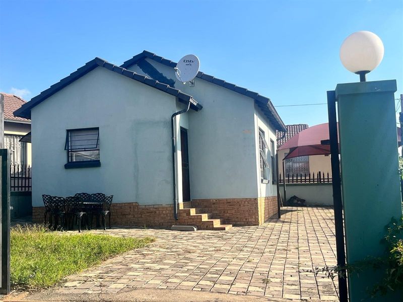 2 Bedroom House For Sale in Kya Sands Estate, Randburg - Photo 5