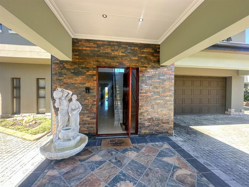 Spacious Panoramic Perfection Pairing Pristine Oceans with Majestic Outeniqua Peaks - Photo 4