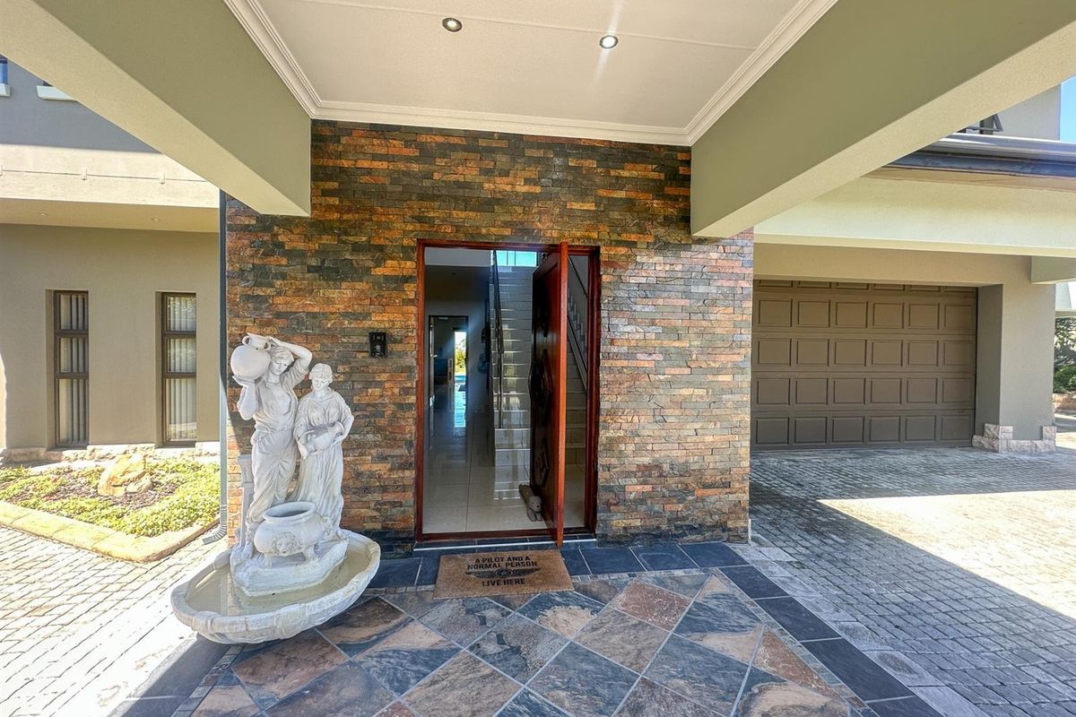 Spacious Panoramic Perfection Pairing Pristine Oceans with Majestic Outeniqua Peaks - Photo 4