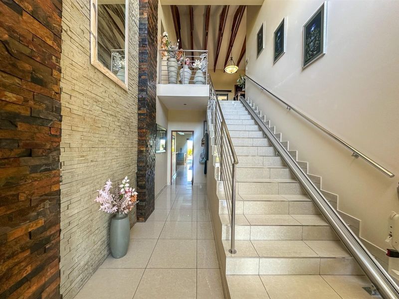 Spacious Panoramic Perfection Pairing Pristine Oceans with Majestic Outeniqua Peaks - Photo 9