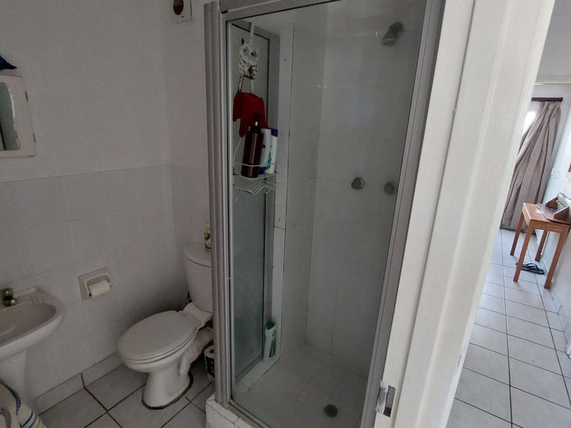 2 Bedroom Ground Floor Apartment/Flat For Sale, Uvongo - Photo 10