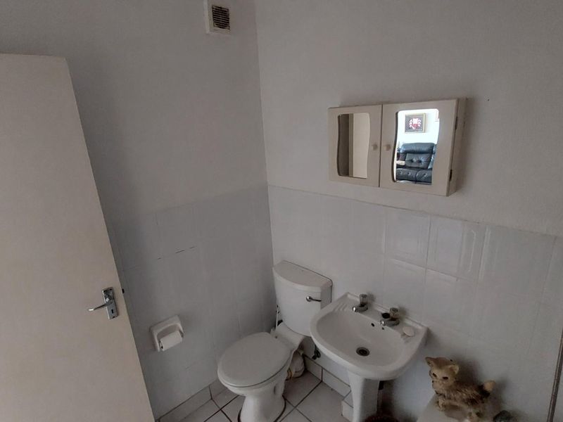 2 Bedroom Ground Floor Apartment/Flat For Sale, Uvongo - Photo 8