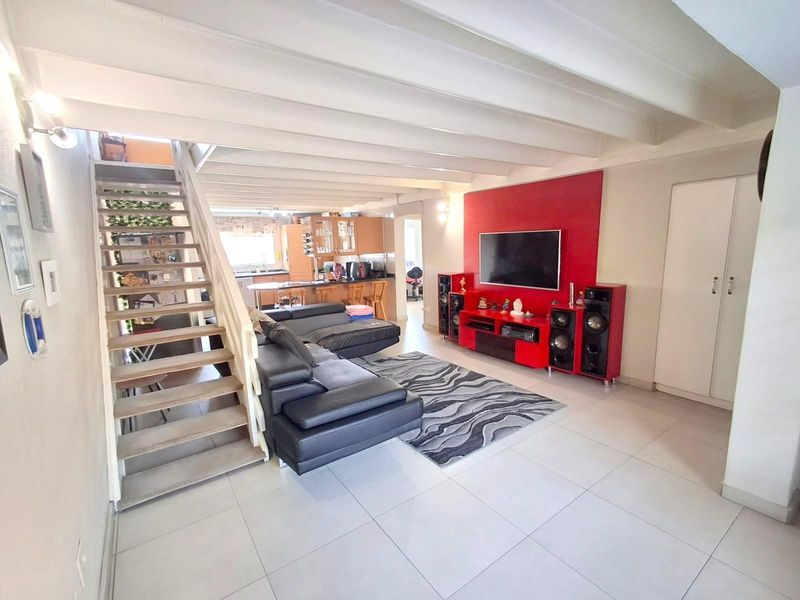 SPACIOUS AND NEAT CLUSTER IN A SECURE COMPLEX IN EDENGLEN - Photo 8