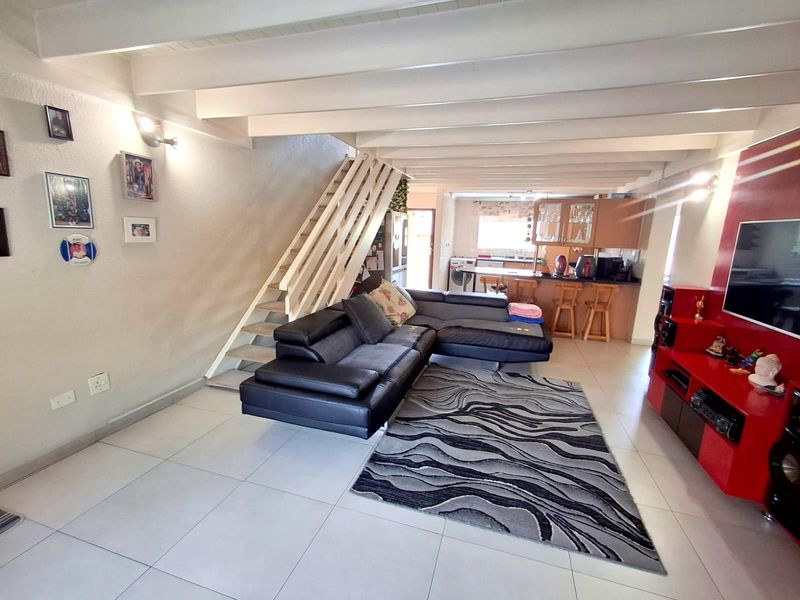 SPACIOUS AND NEAT CLUSTER IN A SECURE COMPLEX IN EDENGLEN - Photo 9