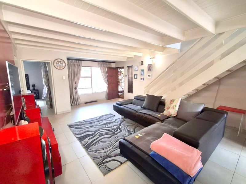 SPACIOUS AND NEAT CLUSTER IN A SECURE COMPLEX IN EDENGLEN - Photo 4