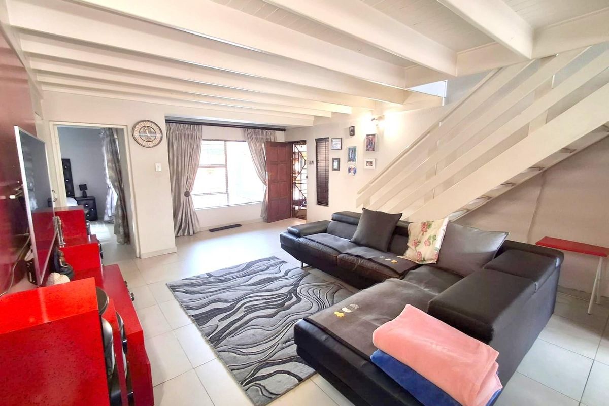 SPACIOUS AND NEAT CLUSTER IN A SECURE COMPLEX IN EDENGLEN - Photo 4