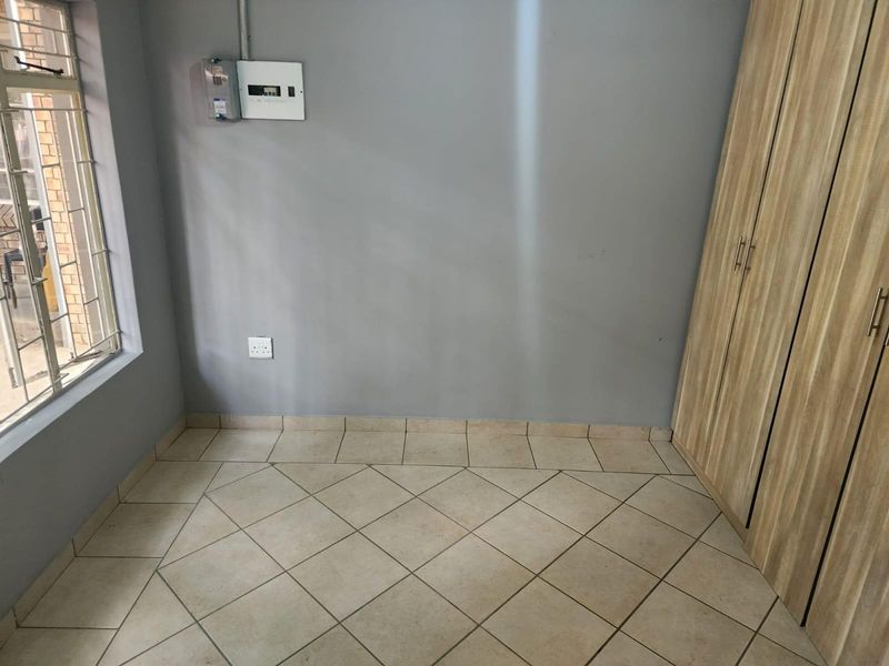 Apartment To Rent in Oos Einde, Rustenburg, North West - Photo 4