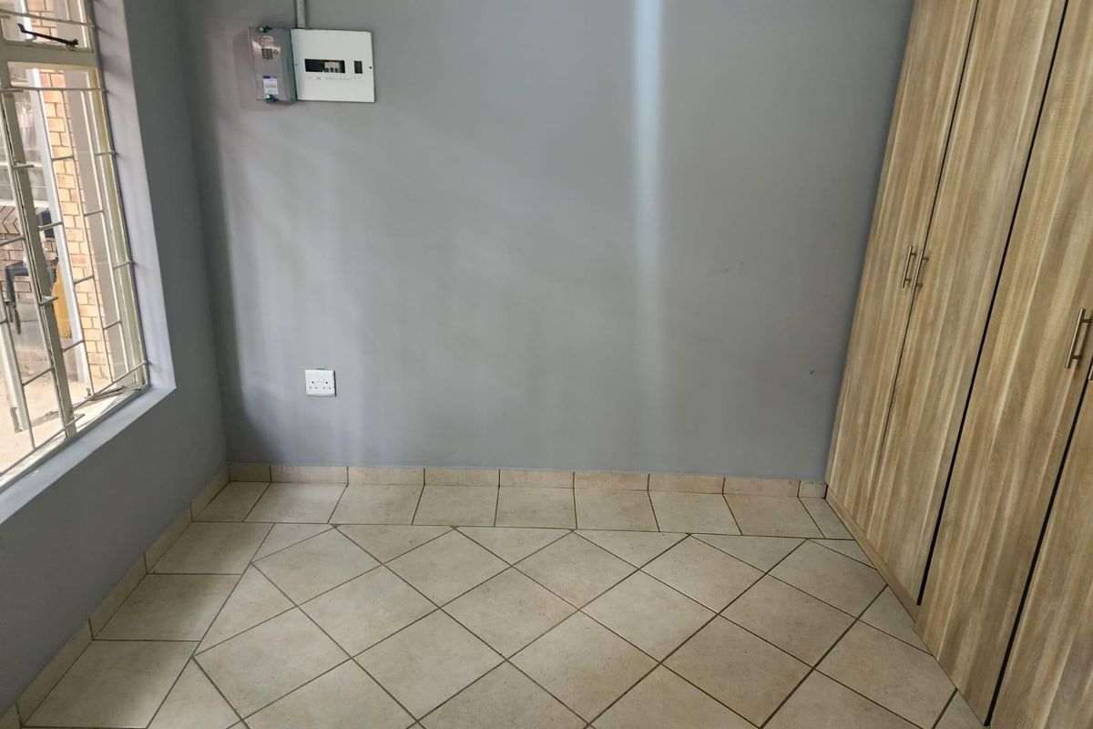Apartment To Rent in Oos Einde, Rustenburg, North West - Photo 4
