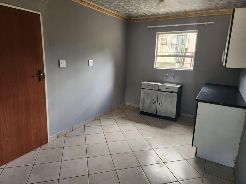 Apartment To Rent in Oos Einde, Rustenburg, North West - Photo 2