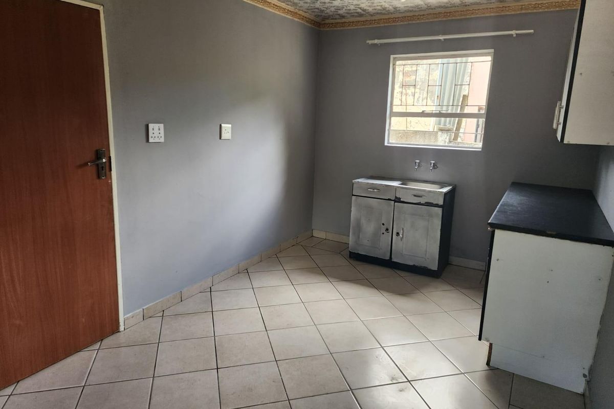 Apartment To Rent in Oos Einde, Rustenburg, North West - Photo 2