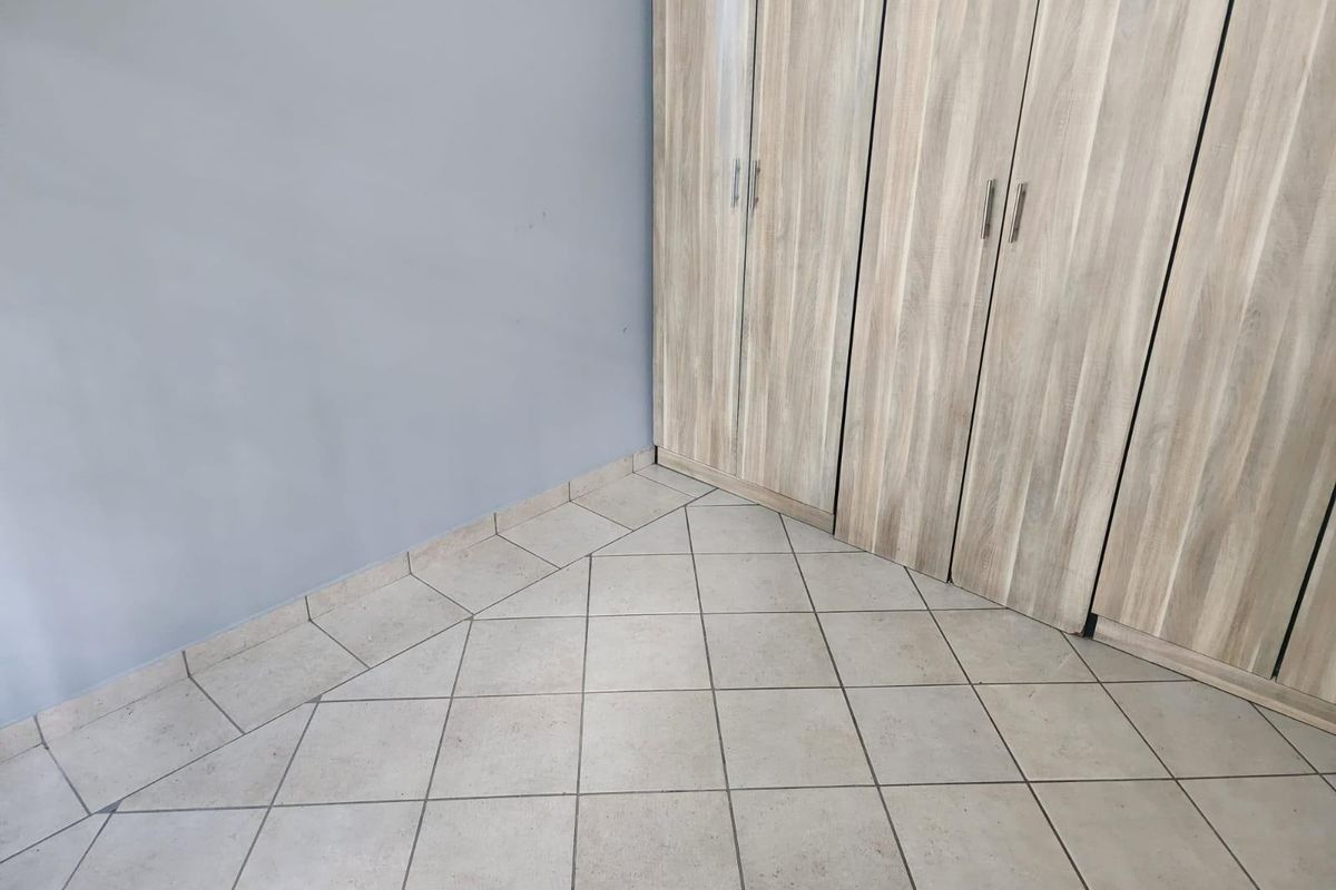 Apartment To Rent in Oos Einde, Rustenburg, North West - Photo 5