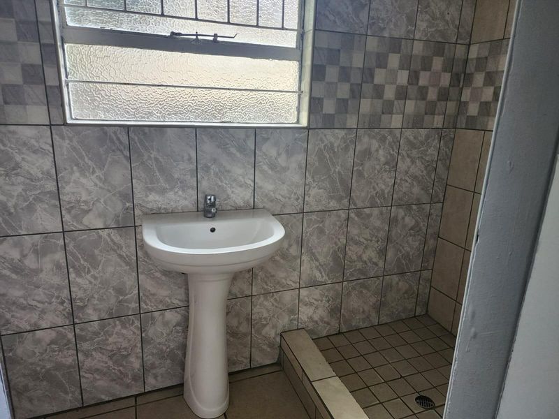 Apartment To Rent in Oos Einde, Rustenburg, North West - Photo 7