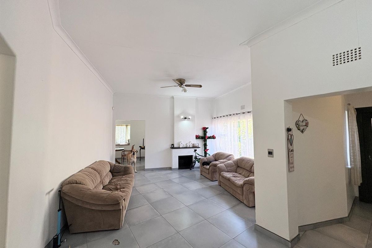 House For Sale in Horizon View, Roodepoort - Photo 4