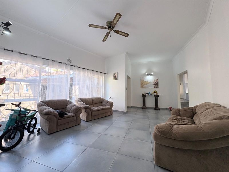 House For Sale in Horizon View, Roodepoort - Photo 6