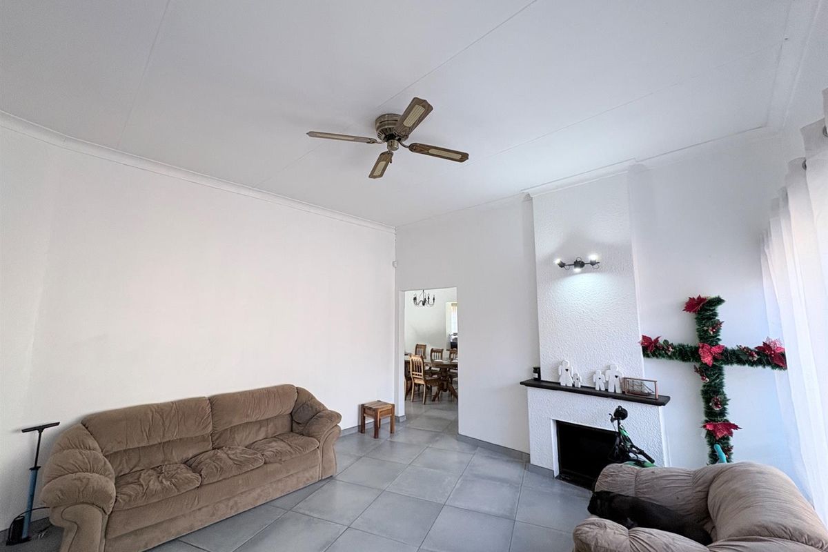 House For Sale in Horizon View, Roodepoort - Photo 5