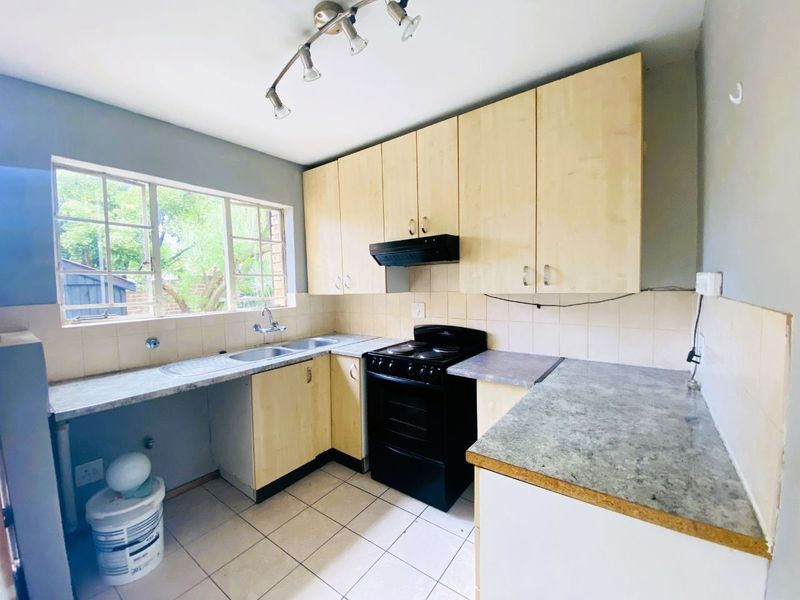 Townhouse For Sale in Van Riebeeck Park, Kempton Park - Photo 7