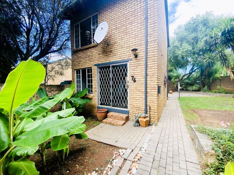 Townhouse For Sale in Van Riebeeck Park, Kempton Park - Photo 2