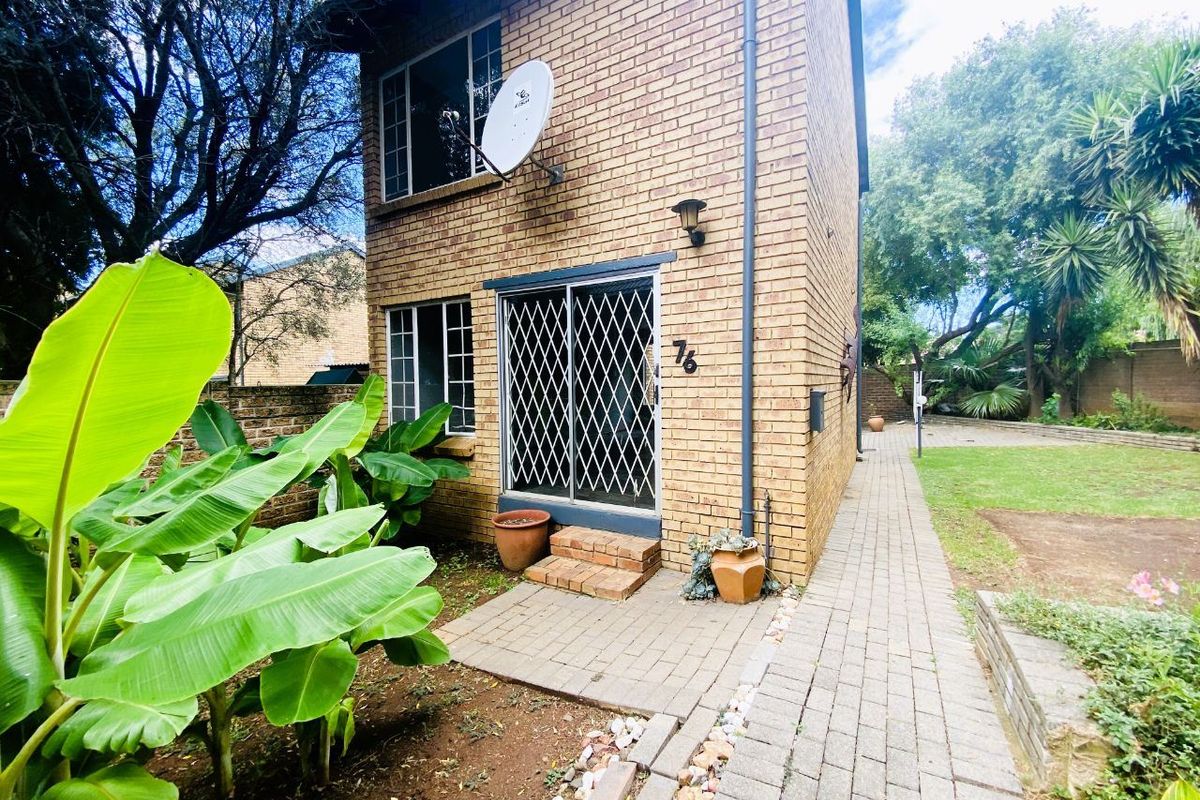 Townhouse For Sale in Van Riebeeck Park, Kempton Park - Photo 2