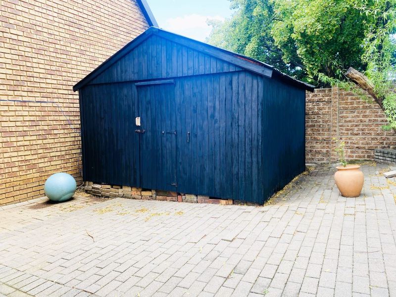 Townhouse For Sale in Van Riebeeck Park, Kempton Park - Photo 4