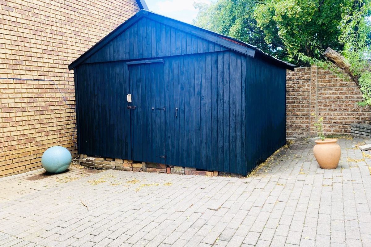 Townhouse For Sale in Van Riebeeck Park, Kempton Park - Photo 4