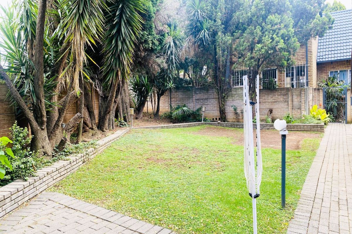 Townhouse For Sale in Van Riebeeck Park, Kempton Park - Photo 5