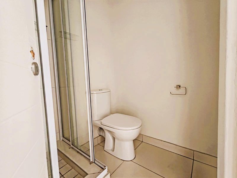 No Transfer Duty!!! Apartments For Sale in Zonnebloem, Cape Town - Photo 9
