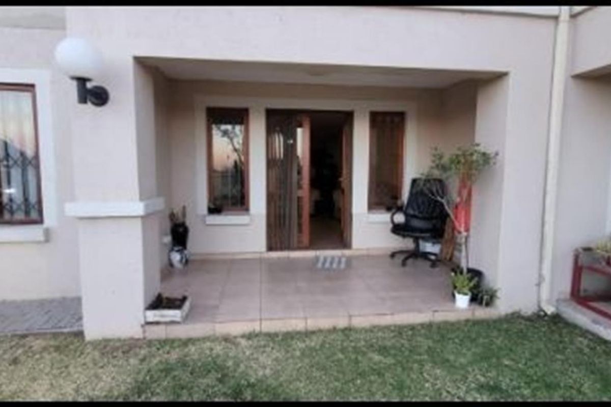 Elegant 2-Bedroom Townhouse for Sale in Meyersdal - Photo 5