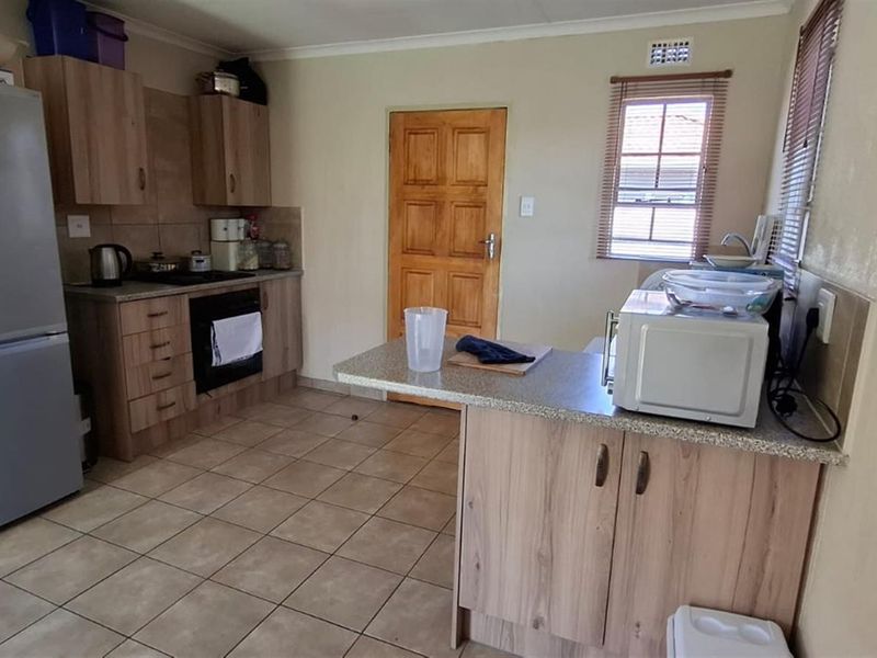 Modern 3-Bedroom Family Home for Sale in Leopard’s Rest, Albertsdal - Photo 7