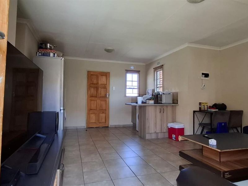 Modern 3-Bedroom Family Home for Sale in Leopard’s Rest, Albertsdal - Photo 6