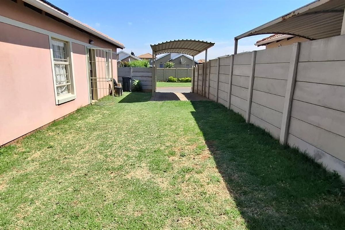 Modern 3-Bedroom Family Home for Sale in Leopard’s Rest, Albertsdal - Photo 3