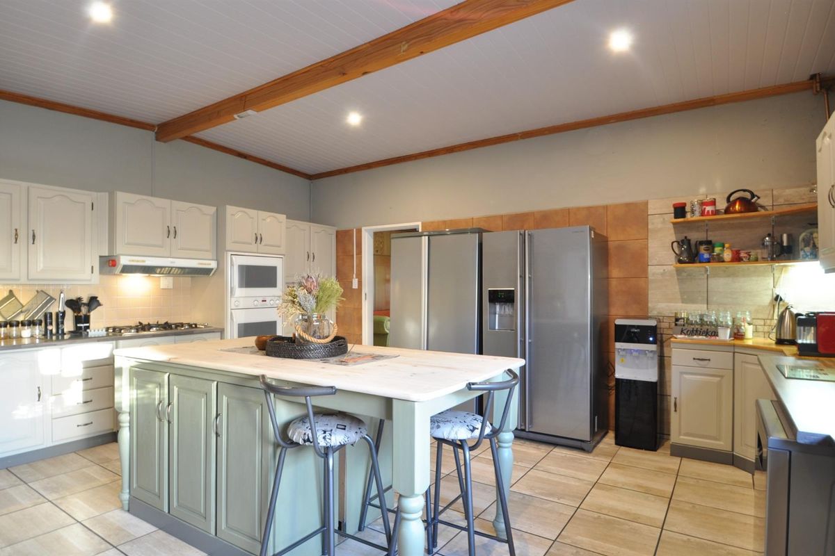 Stunning Move in 5-Bedroom Family Home For Sale in Sasolburg Central, Sasolburg - Photo 5