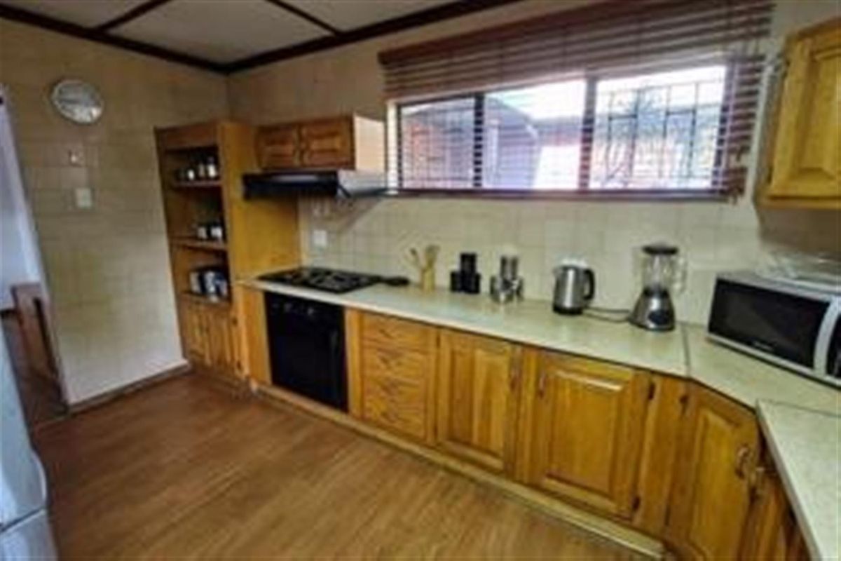 4-Bedroom House For Sale in Sasolburg Central, Sasolburg - Photo 4