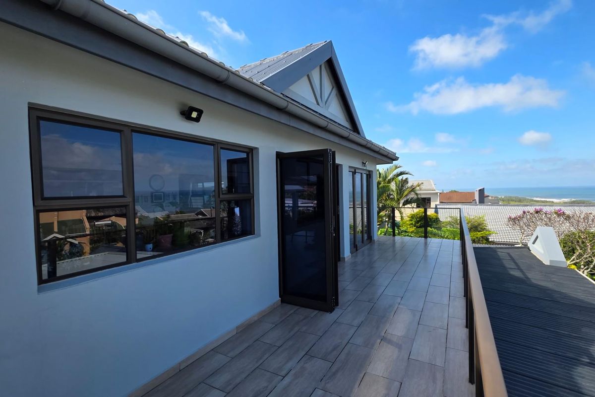 Immaculate 5 bedroom Family Home For Sale in Manaba Beach - Photo 4