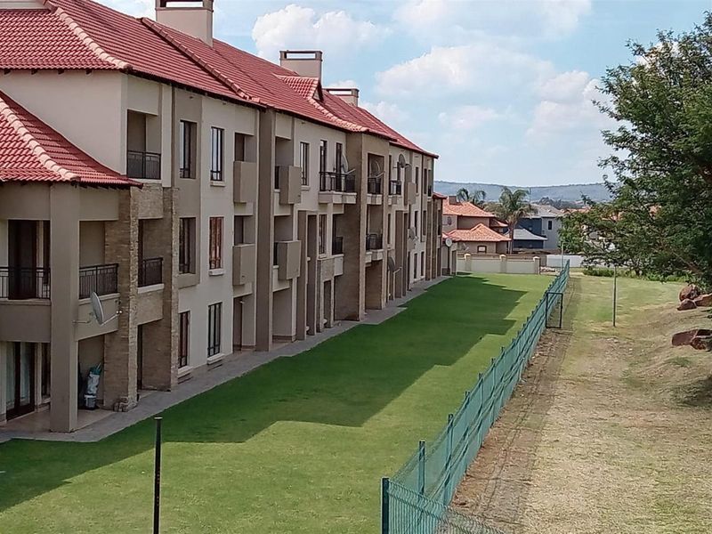 1 Bedroom Flat/Apartment For Sale in Savannah Country Estate, Pretoria - Photo 2