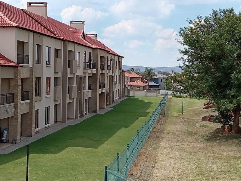 1 Bedroom Flat/Apartment For Sale in Savannah Country Estate, Pretoria - Photo 3