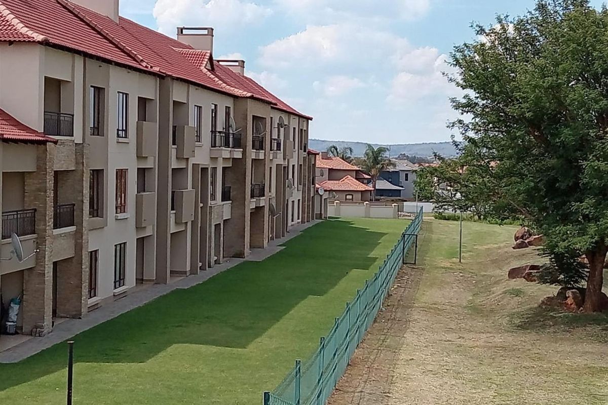 1 Bedroom Flat/Apartment For Sale in Savannah Country Estate, Pretoria - Photo 3