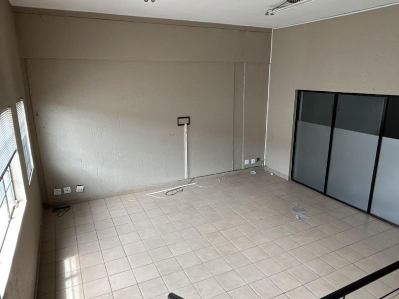 334 sqm Warehouse To Rent | Secure Park | Prime Pomona Location - Photo 5